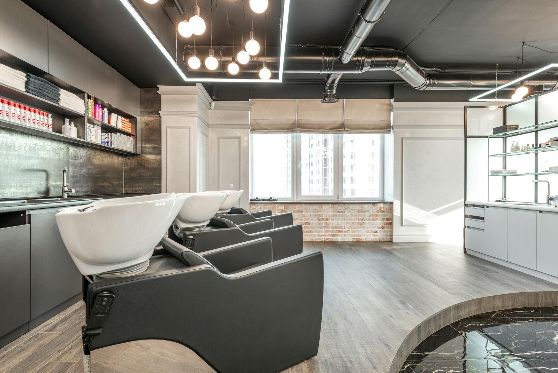 Camille Berton &mdash; Ma&icirc;tresse coiffeuse &middot; fondatrice &middot; Marisa Hair Studio